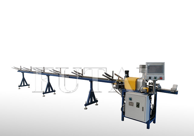 Automatic tube cutting machine